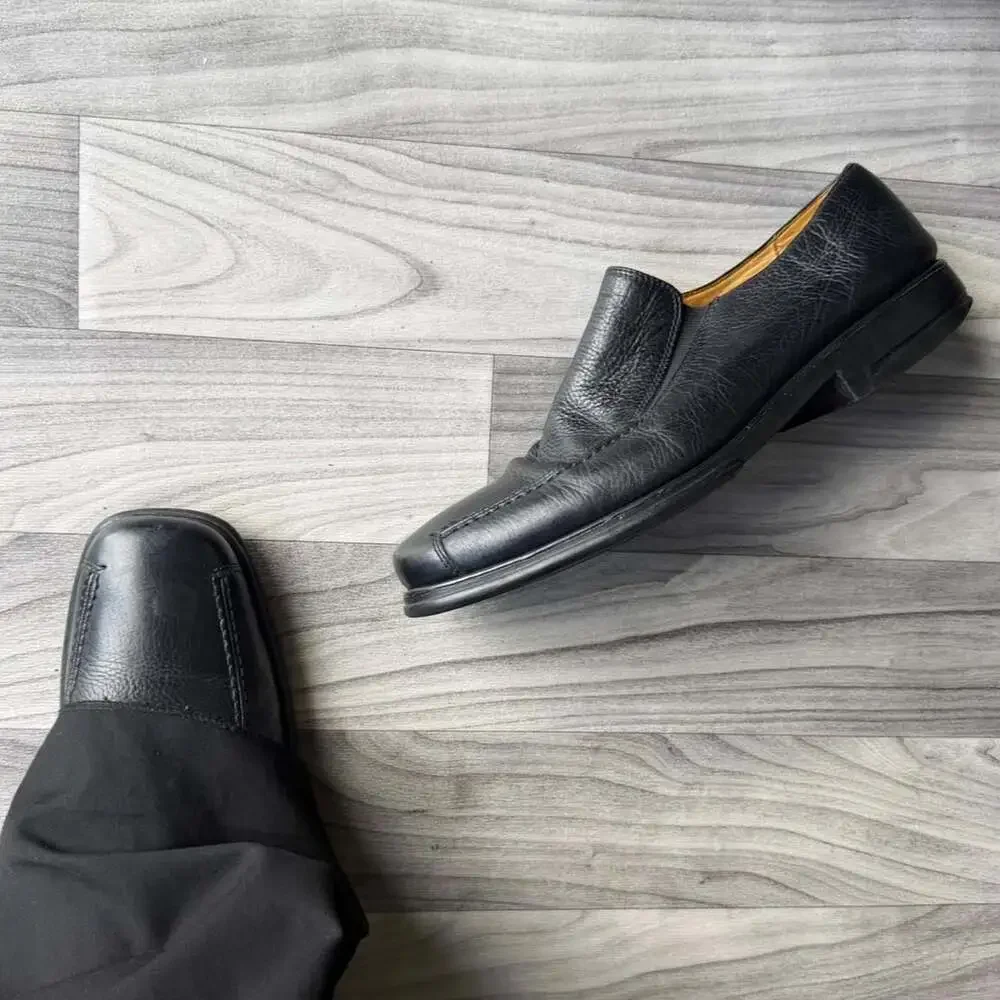 Sandro Paris 5302 Black Leather Square Toe Slip On Loafers